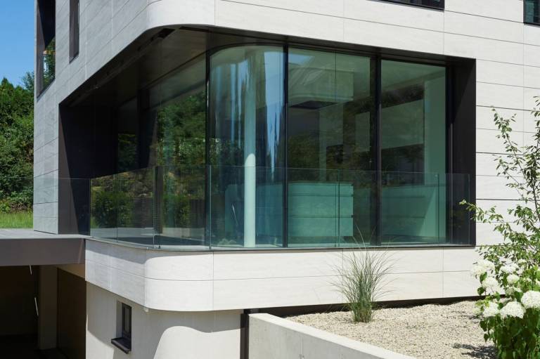 KMW-curved-sliding-installation-stephan-offermann
